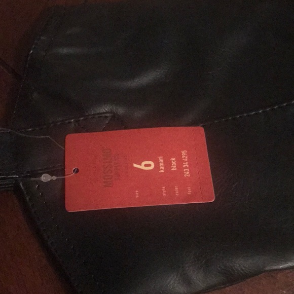 Black boots - Picture 3 of 4